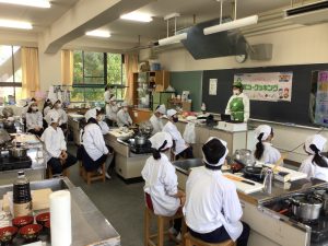 エコクッキングの出前授業を受けました
