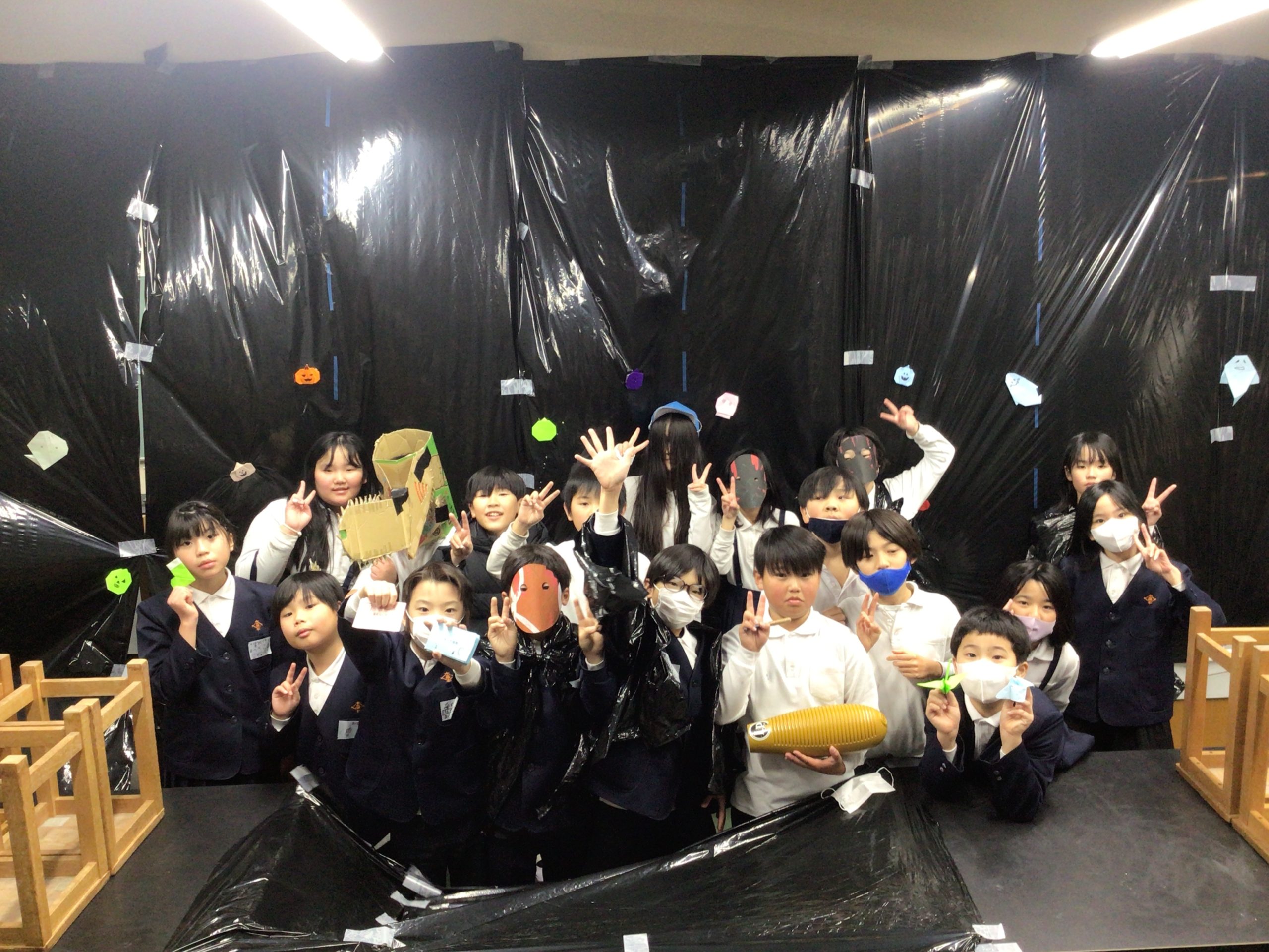 理科室でおばけ屋敷＆おばけクイズを開催しました