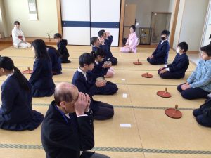 ６年卒業茶会を開催しました